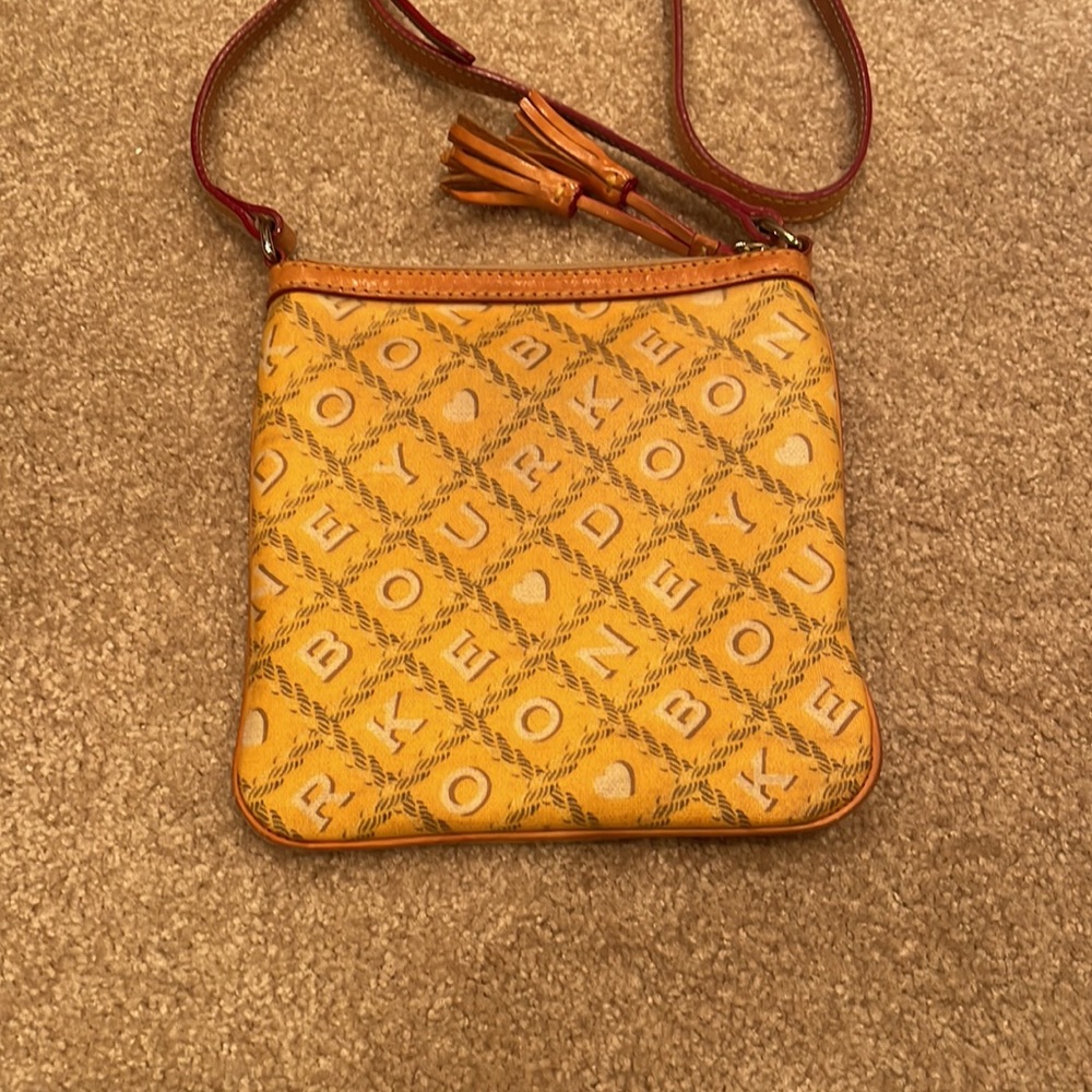 Dooney and Bourke small crossbody bag. - Picture 4 of 10